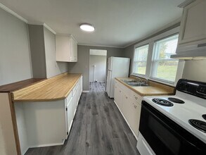 41 Lick Hollow Rd in Greeneville, TN - Building Photo - Building Photo