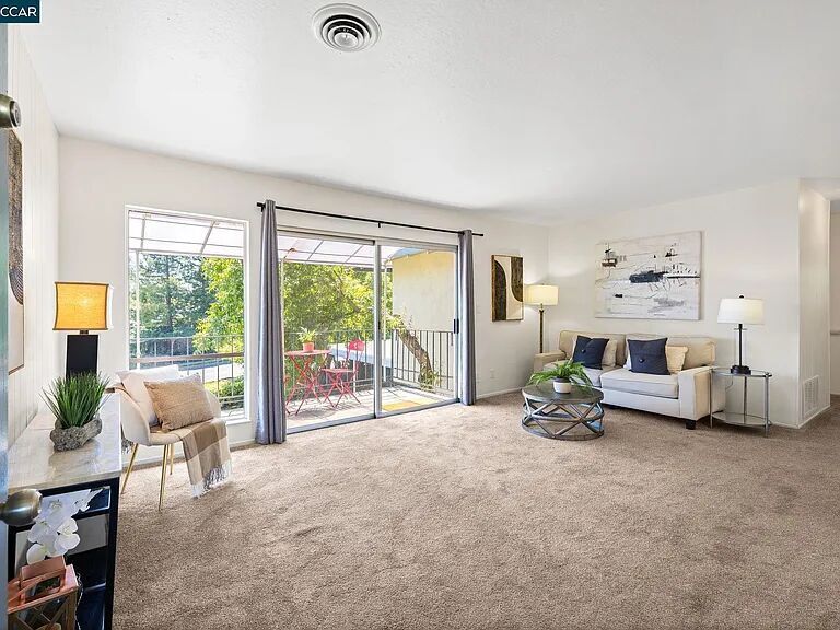 142 Blue Ridge Dr in Martinez, CA - Building Photo