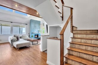 24 Westwind St, Unit G in Marina Del Rey, CA - Building Photo - Building Photo