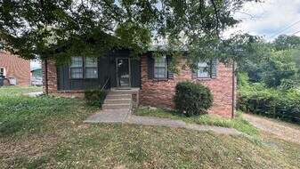 288 Paragon Mills Rd in Nashville, TN - Building Photo