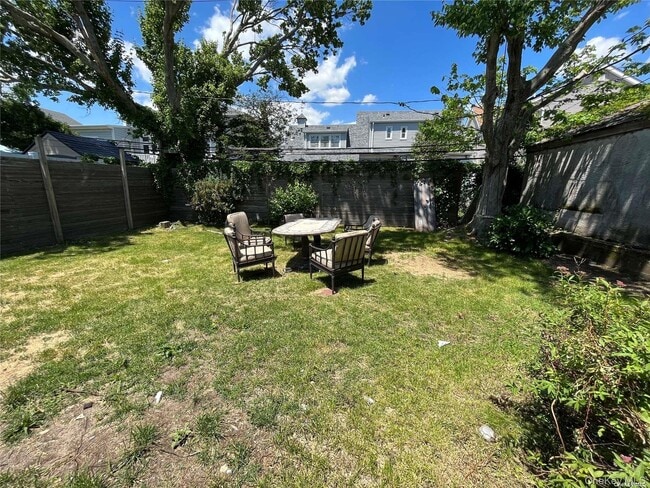 417 W Hudson St in Long Beach, NY - Building Photo - Building Photo