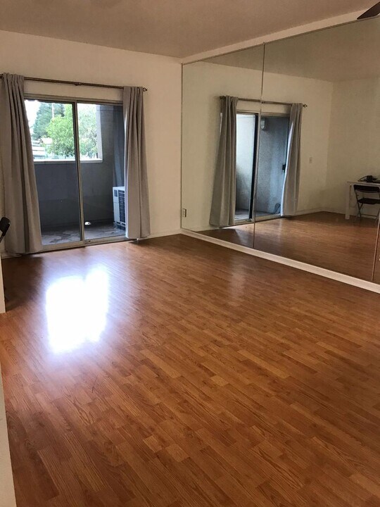 2255 Showers Dr in Mountain View, CA - Foto de edificio