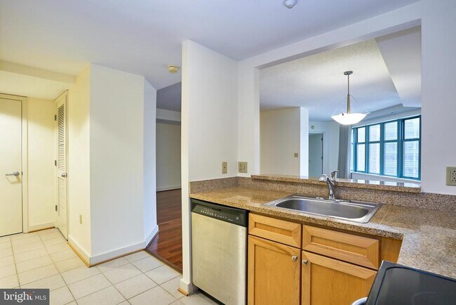 1150 K St NW in Washington, DC - Building Photo - Building Photo