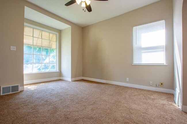 2002 Ave G in Council Bluffs, IA - Building Photo - Building Photo