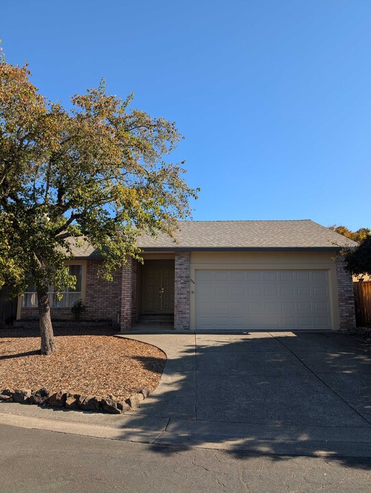 354 Prune Tree Dr in Healdsburg, CA - Building Photo