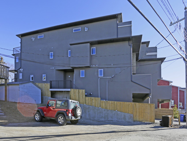 2623 1st Ave NW in Calgary, AB - Building Photo - Building Photo