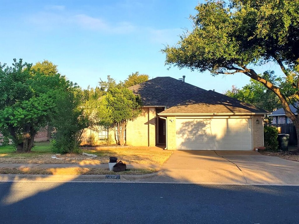 16414 Lone Wolf Dr in Leander, TX - Building Photo