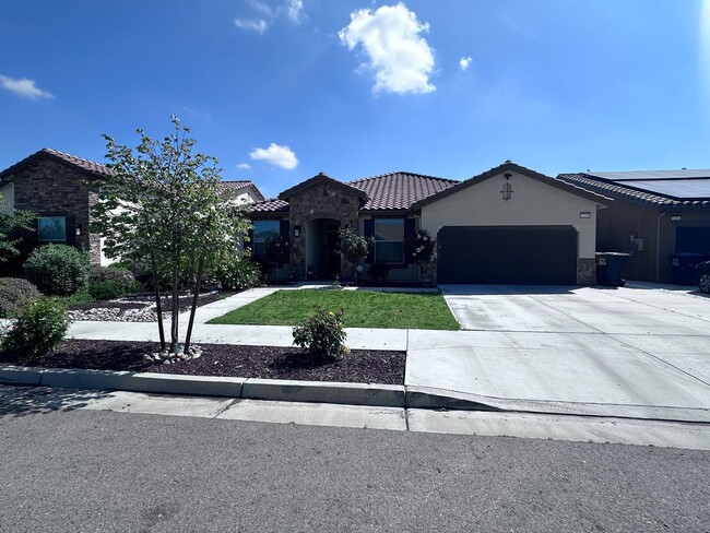 1138 S Simon St in Visalia, CA - Building Photo - Building Photo