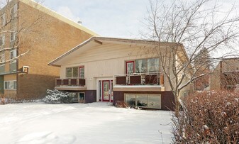 11011 124th St NW in Edmonton, AB - Building Photo