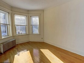 36 Queensberry St, Unit B in Boston, MA - Building Photo