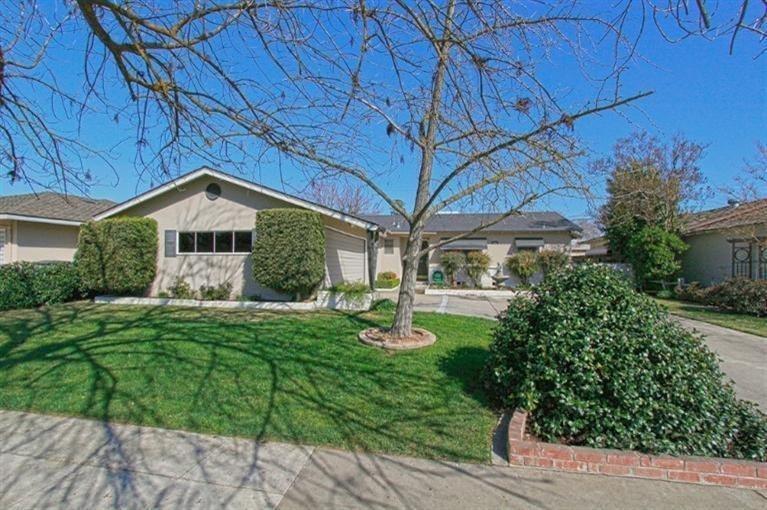 3481 E Lansing Way in Fresno, CA - Building Photo