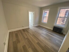 38-40 Kelly Pkwy-Unit -D1 in Bayonne, NJ - Building Photo - Building Photo