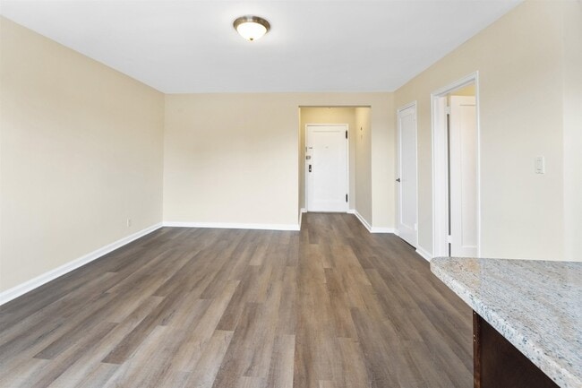 210 Woodcliff Ave, Unit 3F in North Bergen, NJ - Building Photo - Building Photo