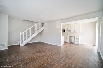 1884 Jamestown Cir in Hoffman Estates, IL - Building Photo - Building Photo