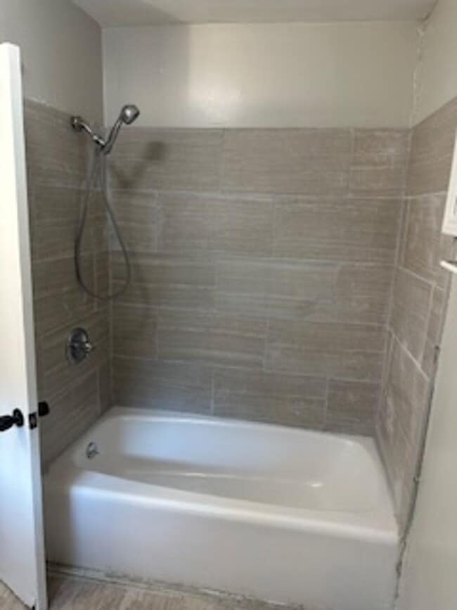 321 E 80th St in Kansas City, MO - Building Photo - Building Photo