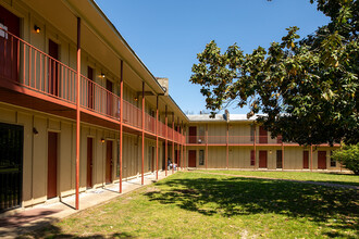 Chateau Kerr Apartments in Memphis, TN - Foto de edificio - Building Photo