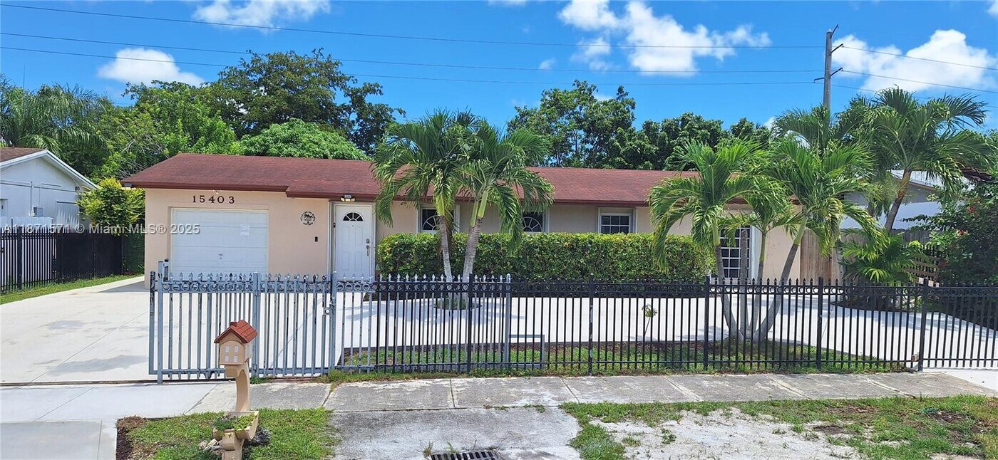 15403 SW 107th Ct in Miami, FL - Building Photo