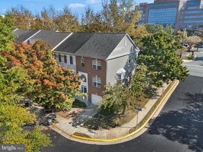 4133 Grover Glen Ct in Fairfax, VA - Foto de edificio - Building Photo