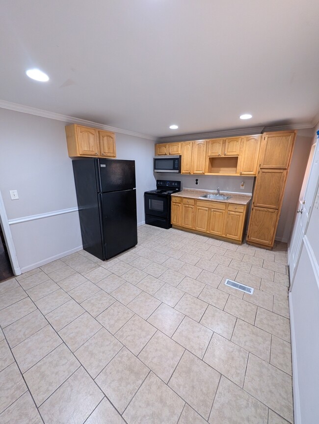 3831 Shannon Dr in Baltimore, MD - Building Photo - Building Photo