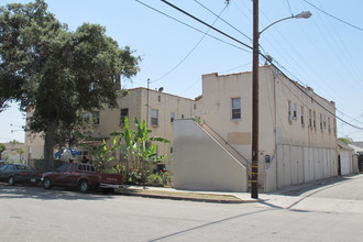 6081 Fairfield St in Los Angeles, CA - Building Photo - Building Photo