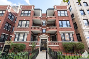 445 W Melrose St, Unit # 03B in Chicago, IL - Building Photo