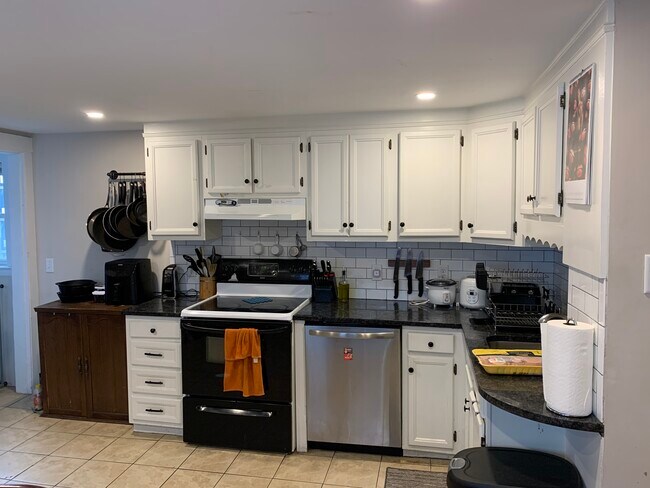 266 Broadway, Unit 2 in Arlington, MA - Building Photo - Building Photo
