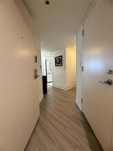 1717 N Bayshore Dr, Unit #A-1548 in Miami, FL - Building Photo - Building Photo
