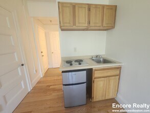 1061 Beacon St, Unit 6 in Brookline, MA - Building Photo - Building Photo