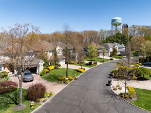 Vanderbilt Estates Dix Hills in Dix Hills, NY - Building Photo - Building Photo