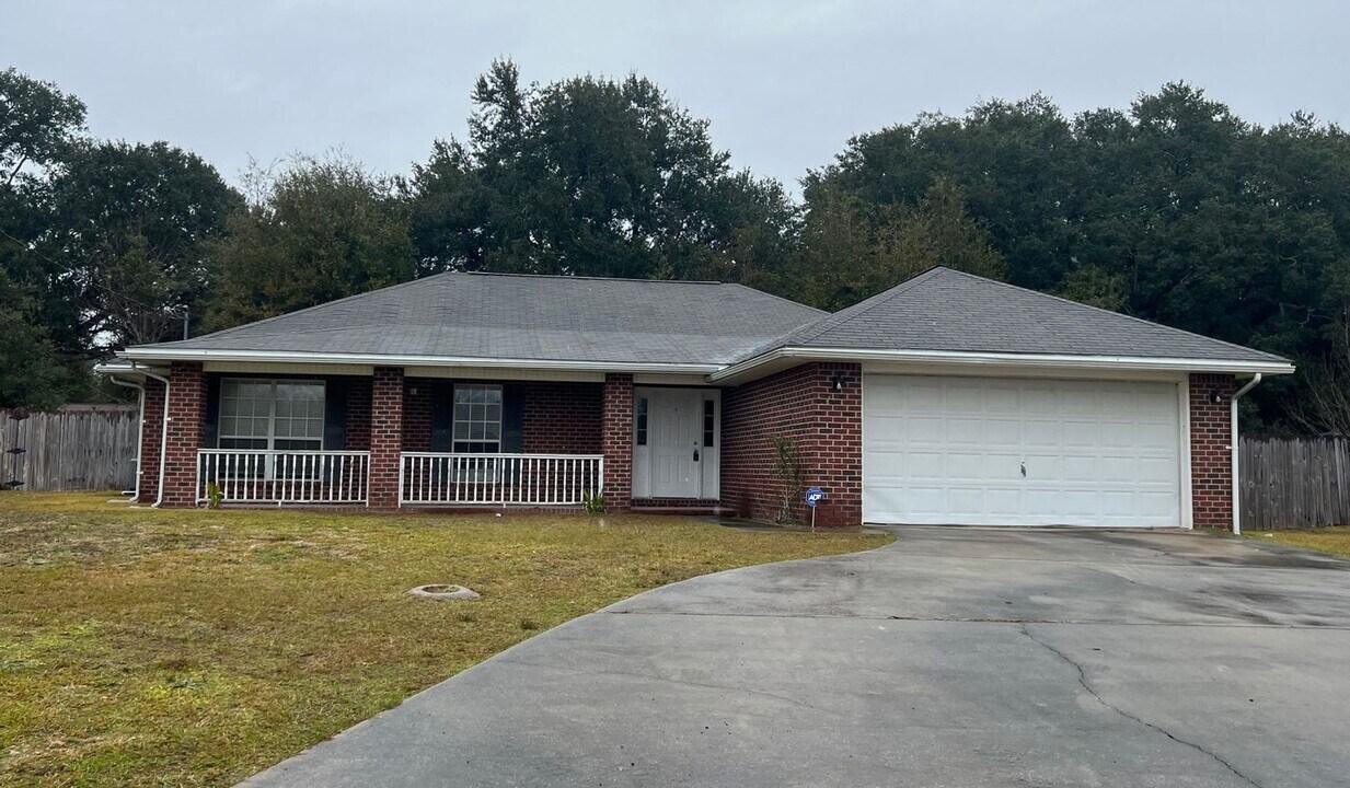 4902 Chads Cir in Pace, FL - Building Photo