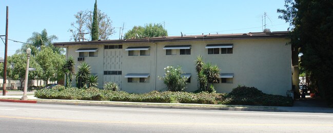 12070 Woodbridge St in Studio City, CA - Building Photo - Building Photo