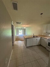 1011 Fox Lake Dr in Lakeland, FL - Building Photo - Building Photo