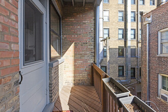 2315 N Commonwealth Ave, Unit 3S in Chicago, IL - Building Photo - Building Photo