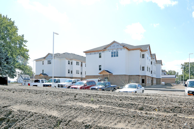 American House Lakeshore in St. Clair Shores, MI - Foto de edificio - Building Photo