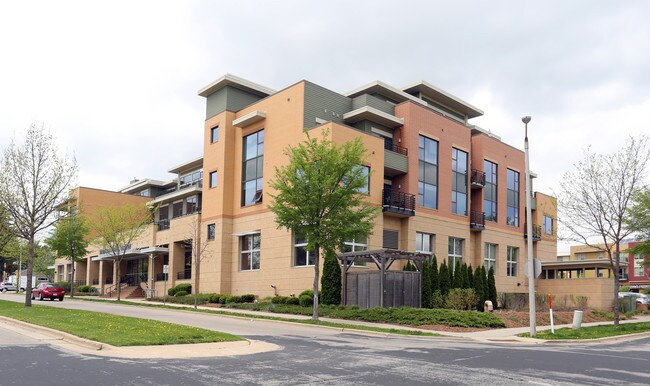 555 Midvale Blvd in Madison, WI - Building Photo - Building Photo