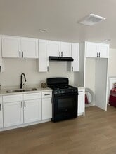 14649 Leadwell St in Los Angeles, CA - Building Photo - Building Photo