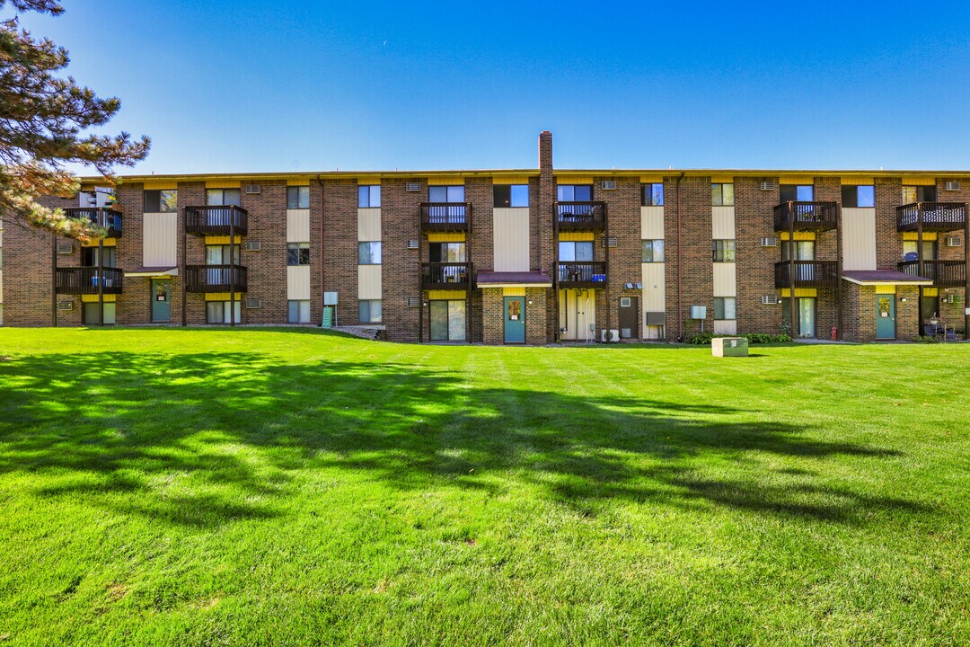 Parkview Apartments in Wyoming, MI - Building Photo