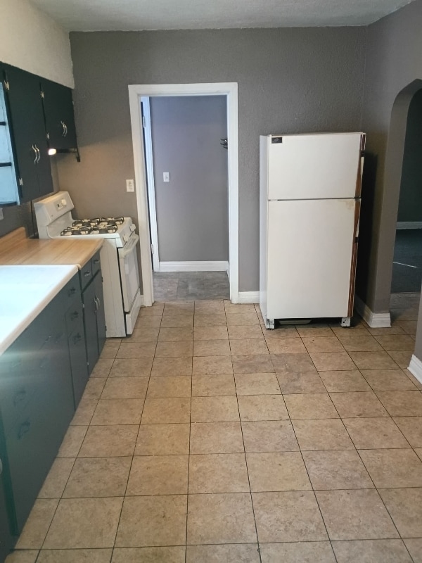 1610 Poplar St, Unit downstairs in Erie, PA - Building Photo - Building Photo