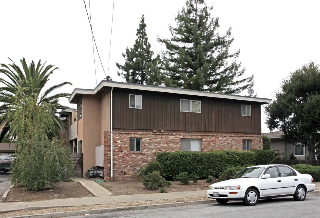 40 Claremont Ave in Redwood City, CA - Foto de edificio