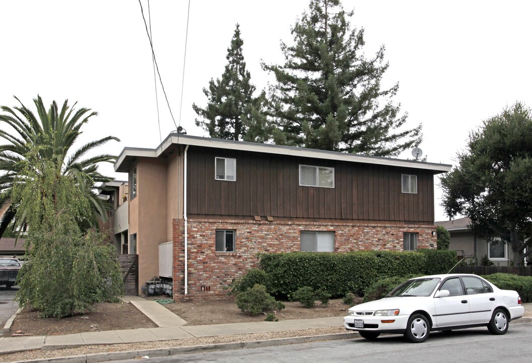 40 Claremont Ave in Redwood City, CA - Building Photo