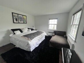 777 Hunt Ln in Manhasset, NY - Building Photo - Building Photo