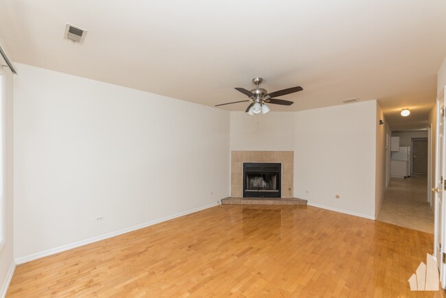 845 N Hoyne Ave, Unit 2 in Chicago, IL - Building Photo - Building Photo