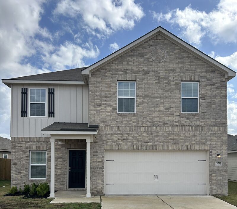 17017 Dusty Boots Ln in Elgin, TX - Building Photo