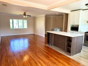 2 Radnor Ct in Hicksville, NY - Building Photo - Building Photo