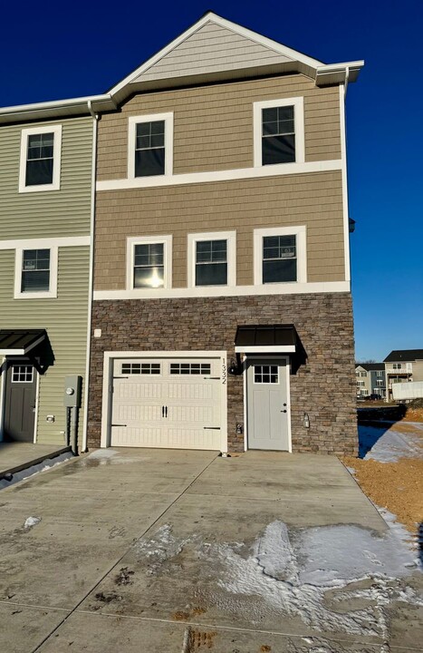1332 Appaloosa Ct in Harrisonburg, VA - Building Photo