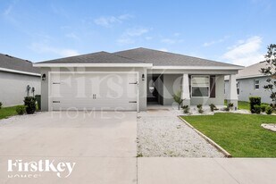 851 Orleans Dr in Eagle Lake, FL - Building Photo