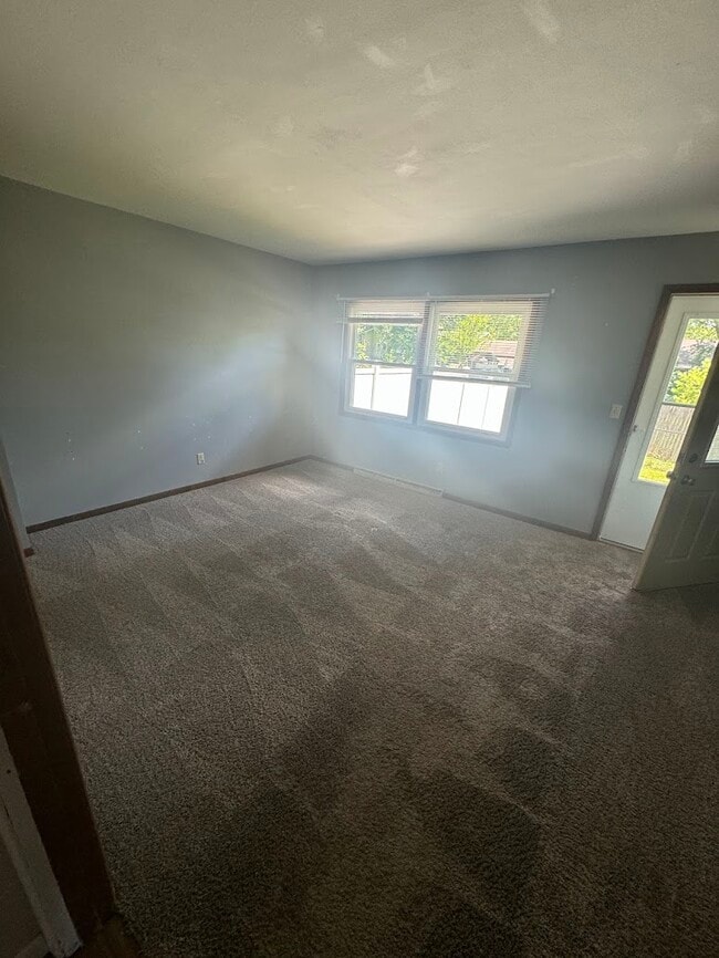 1163 Bartlein Ct in Menasha, WI - Building Photo - Building Photo