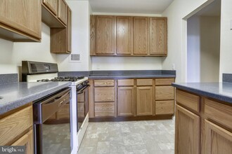 4242 East-West Hwy-Unit -1017 in Chevy Chase, MD - Foto de edificio - Building Photo