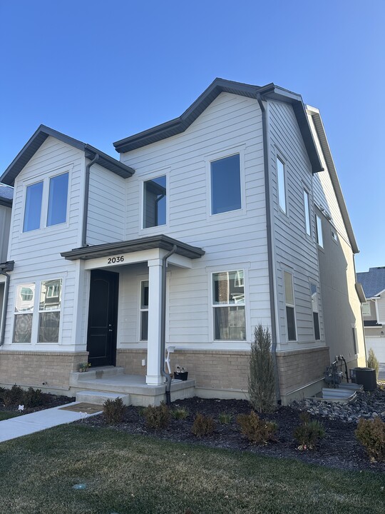 2036 N 4040 W in Lehi, UT - Foto de edificio