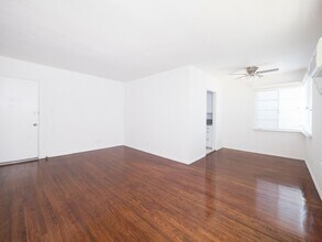 6112 W. Eleanor Ave in Los Angeles, CA - Building Photo - Building Photo